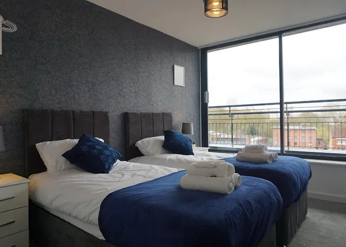 Penthouse - Amazing City Skyline Views - Free Parking - Balcony - Utilita Arena - New St Station - Bullring Shopping